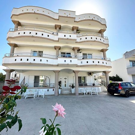 Apartmens Xhenis Lux Улцин Екстериор снимка