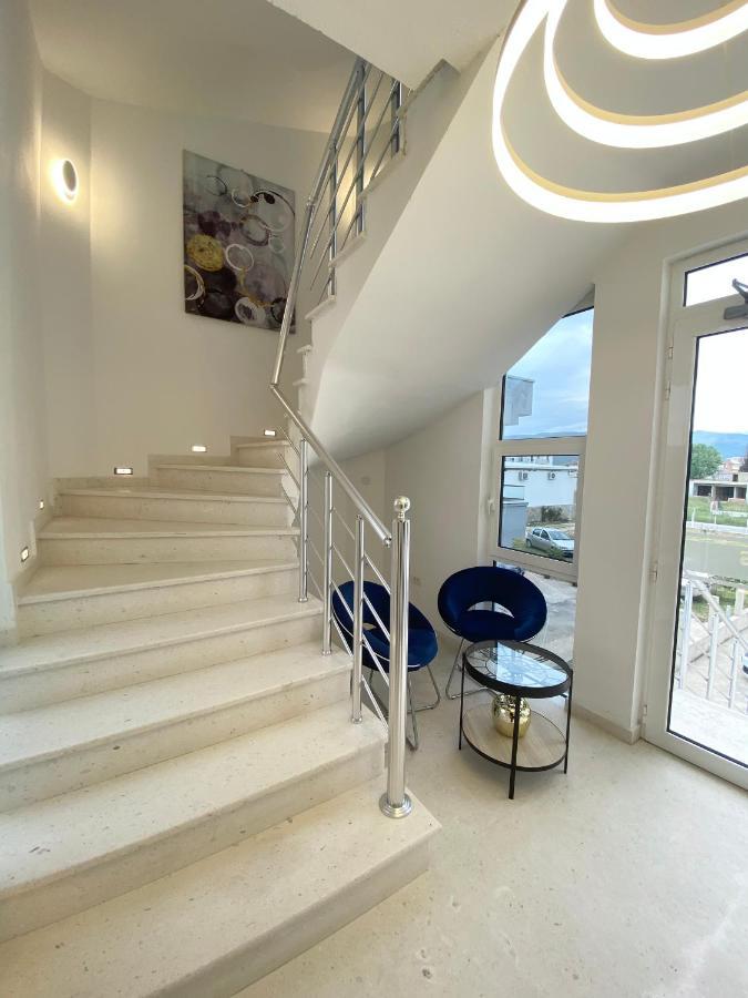 Apartmens Xhenis Lux Улцин Екстериор снимка