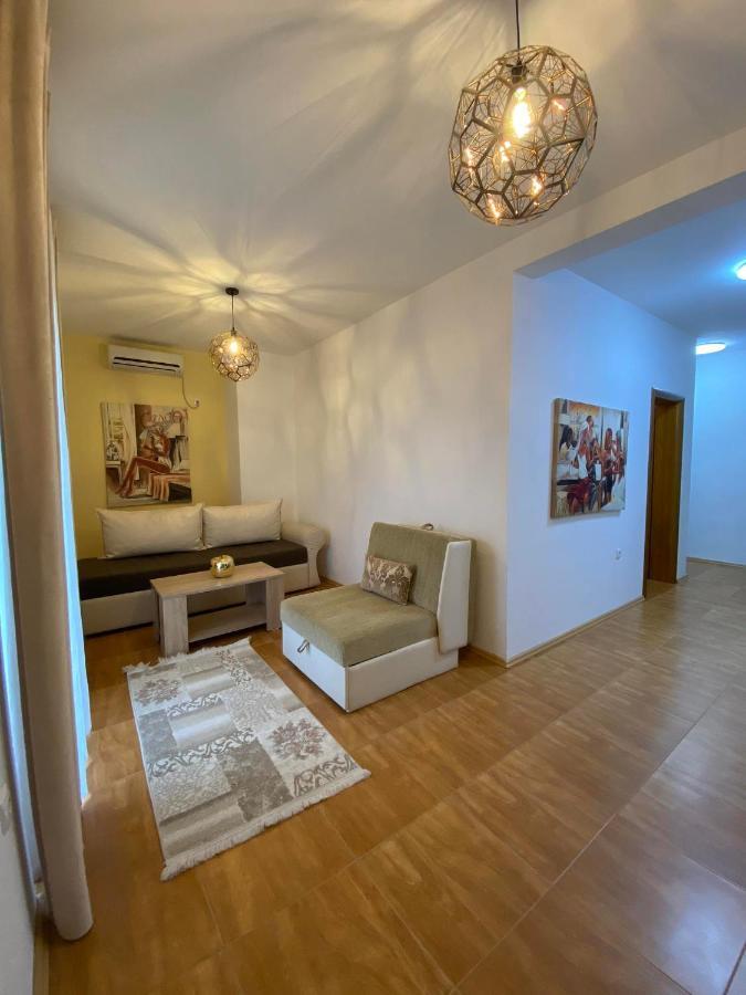 Apartmens Xhenis Lux Улцин Екстериор снимка