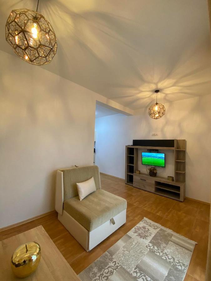 Apartmens Xhenis Lux Улцин Екстериор снимка