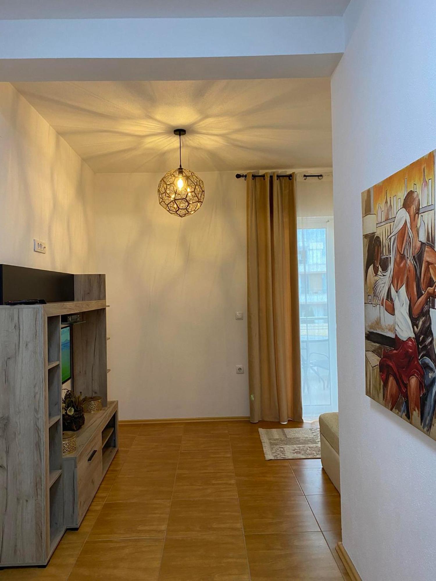 Apartmens Xhenis Lux Улцин Екстериор снимка