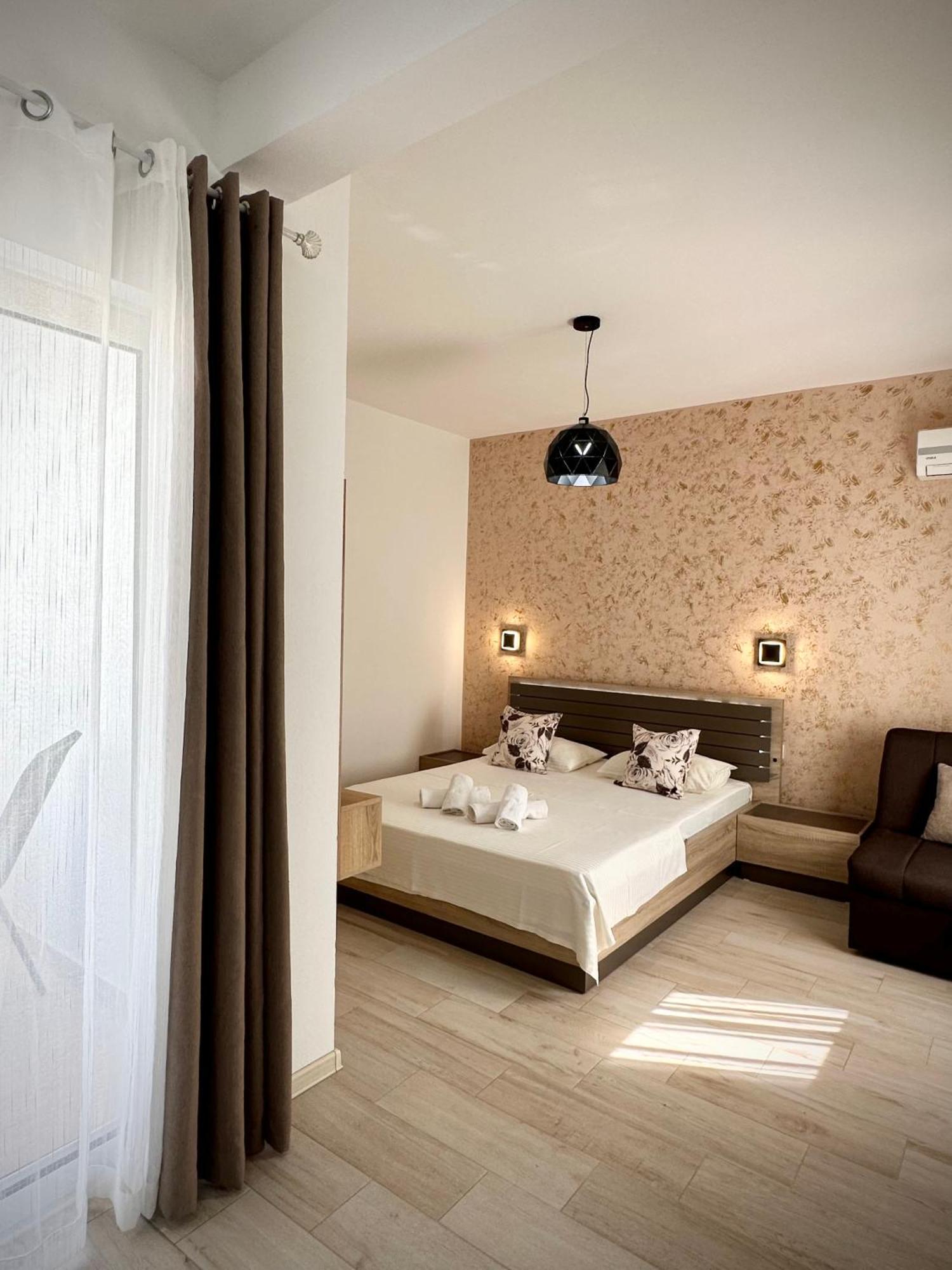 Apartmens Xhenis Lux Улцин Екстериор снимка