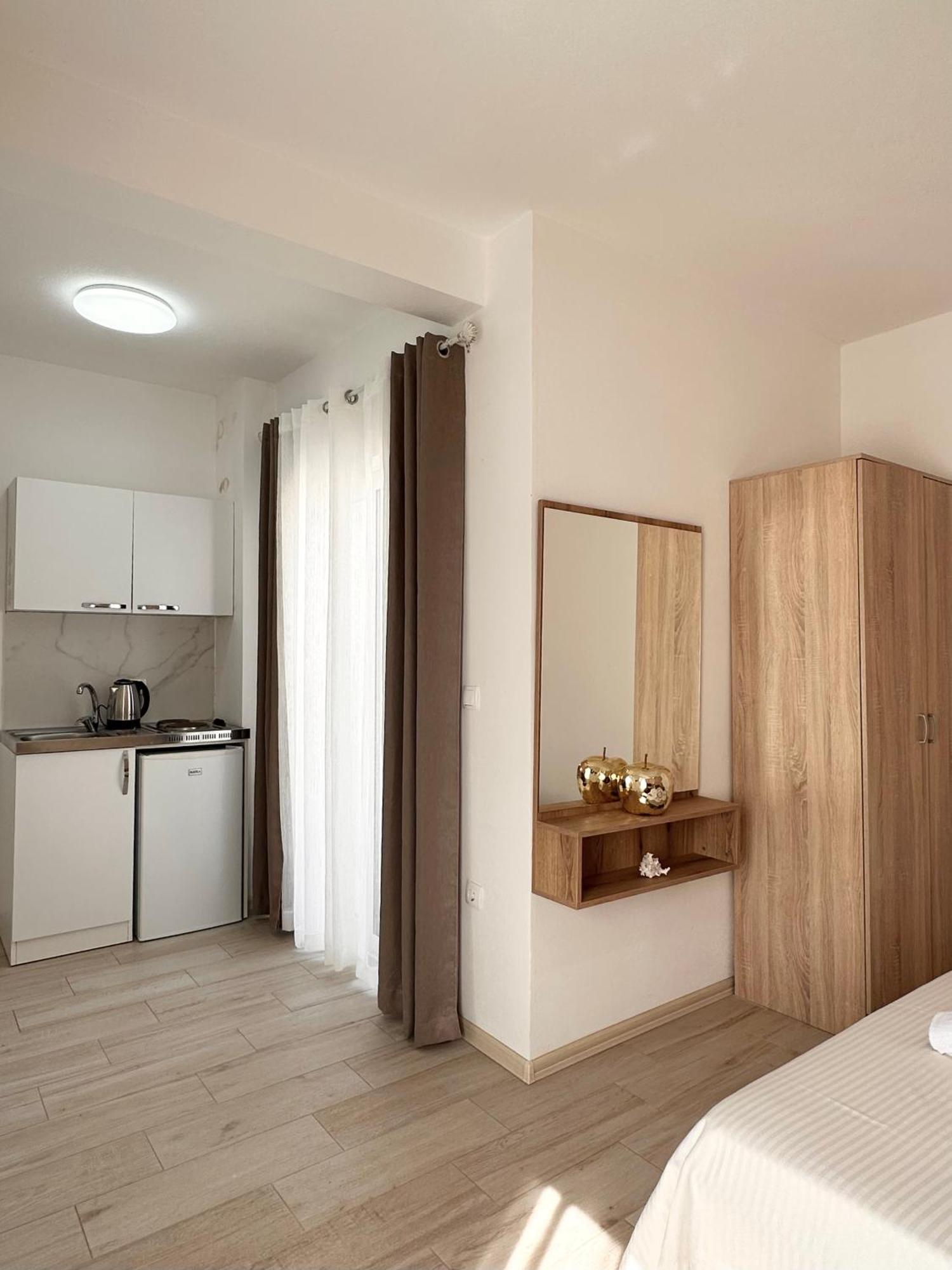 Apartmens Xhenis Lux Улцин Екстериор снимка