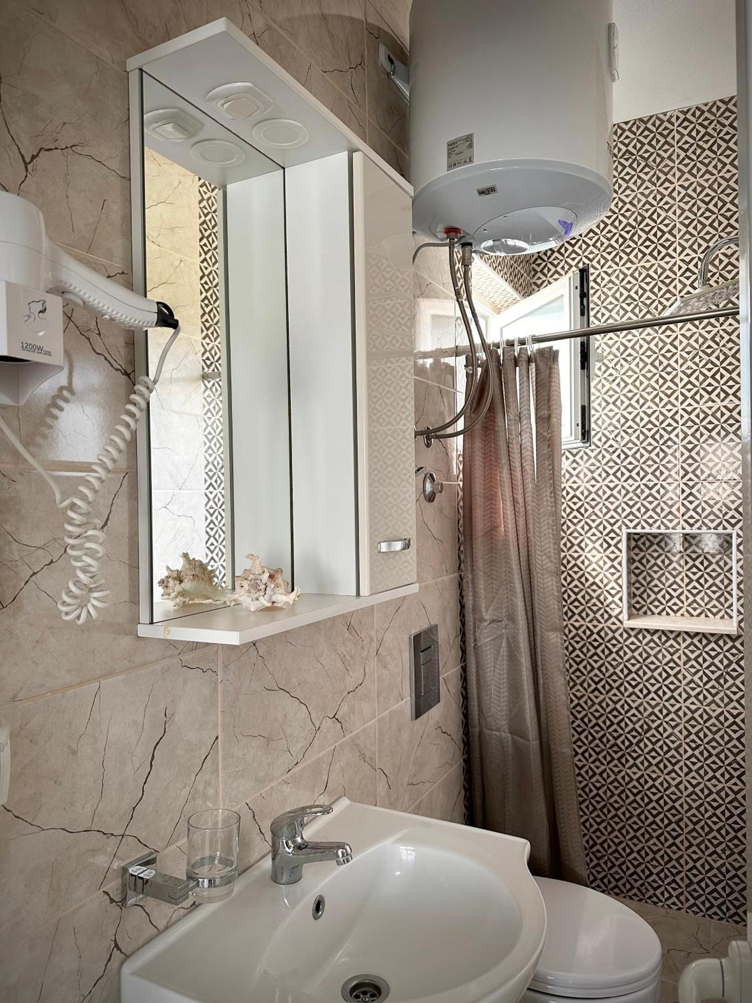 Apartmens Xhenis Lux Улцин Екстериор снимка