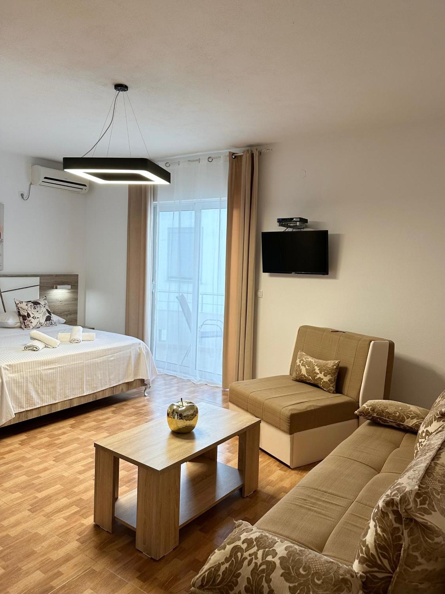 Apartmens Xhenis Lux Улцин Екстериор снимка