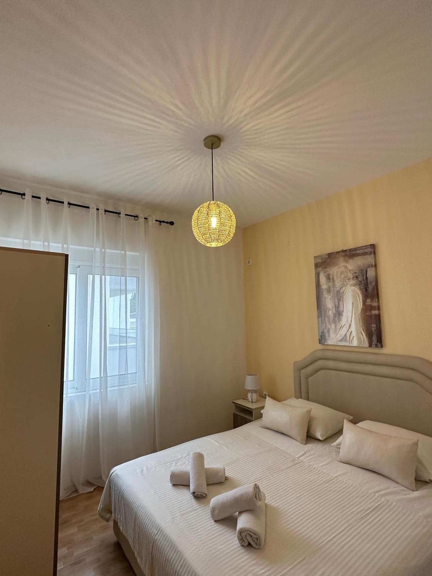 Apartmens Xhenis Lux Улцин Екстериор снимка