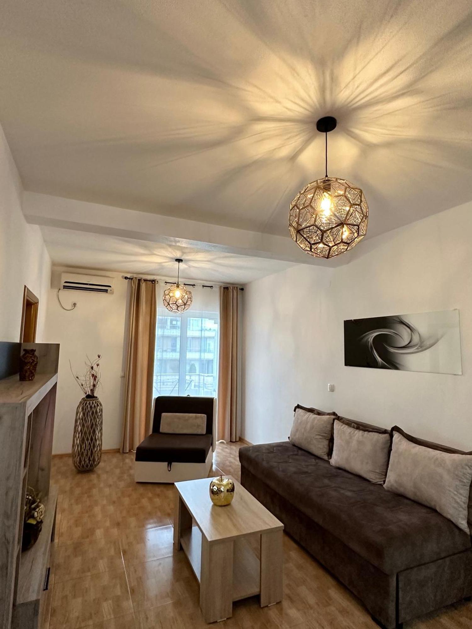 Apartmens Xhenis Lux Улцин Екстериор снимка