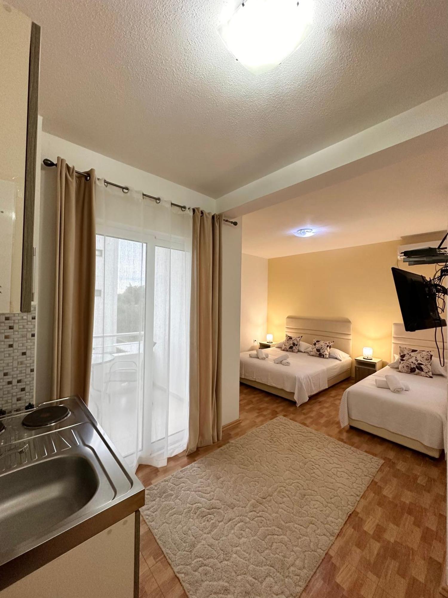 Apartmens Xhenis Lux Улцин Екстериор снимка
