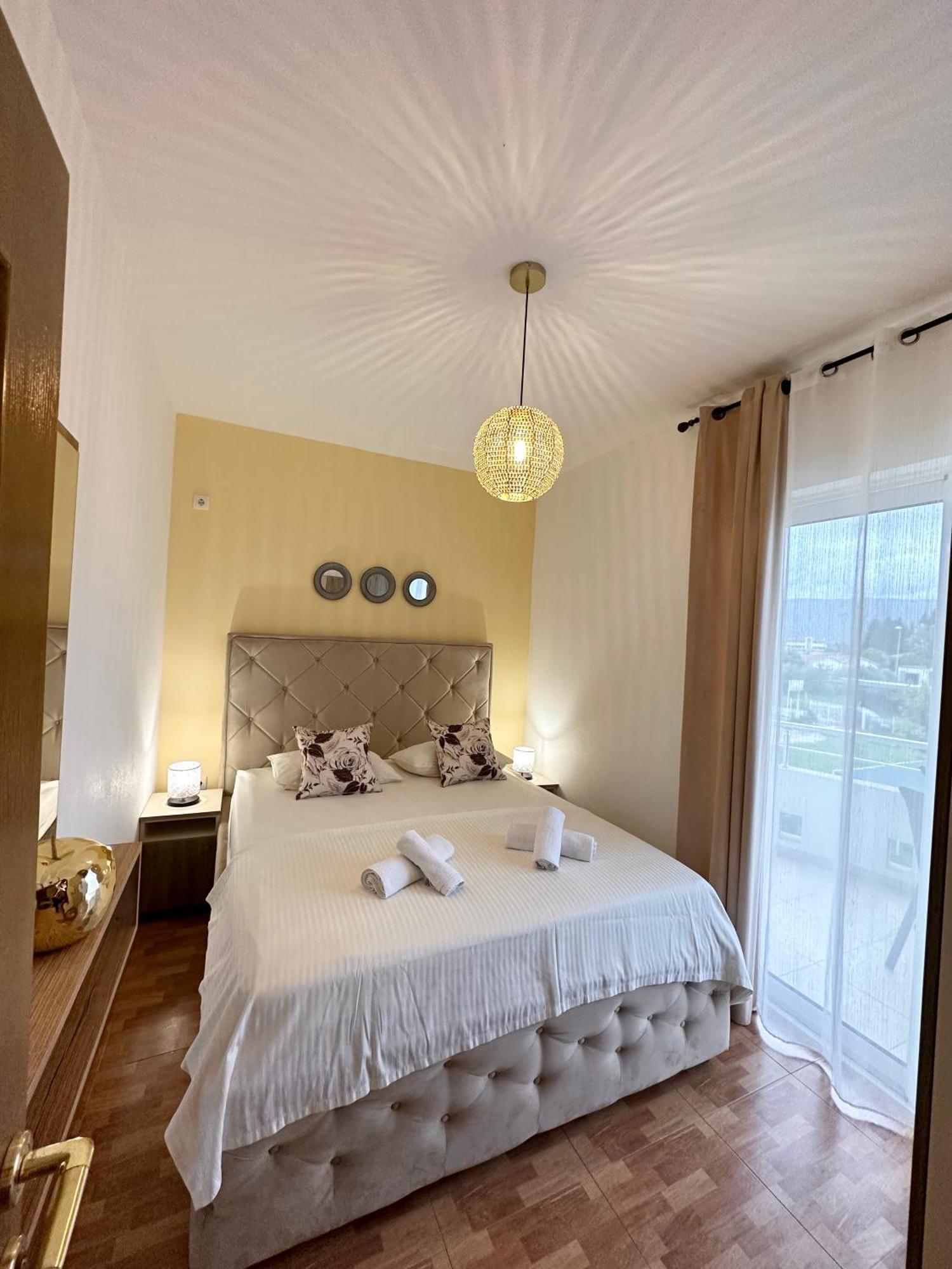 Apartmens Xhenis Lux Улцин Екстериор снимка