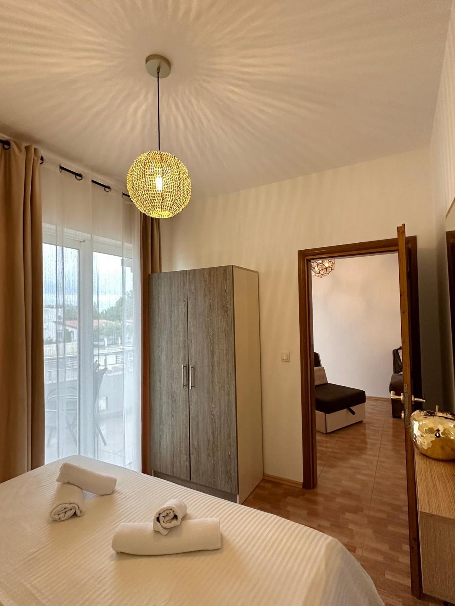 Apartmens Xhenis Lux Улцин Екстериор снимка