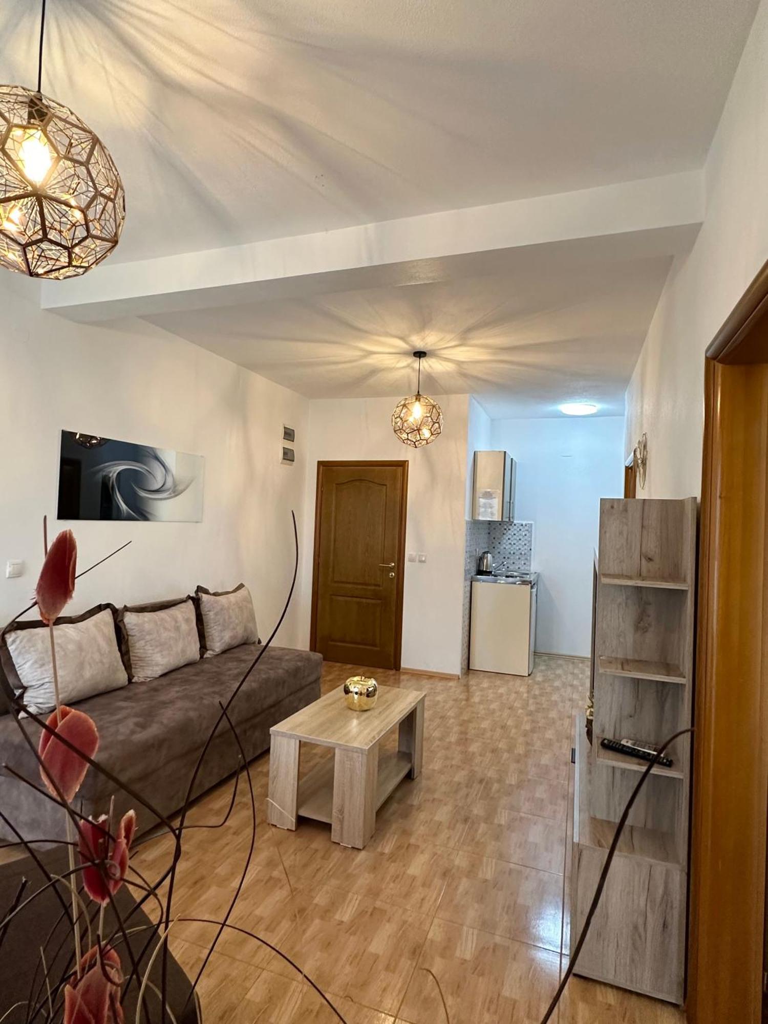 Apartmens Xhenis Lux Улцин Екстериор снимка