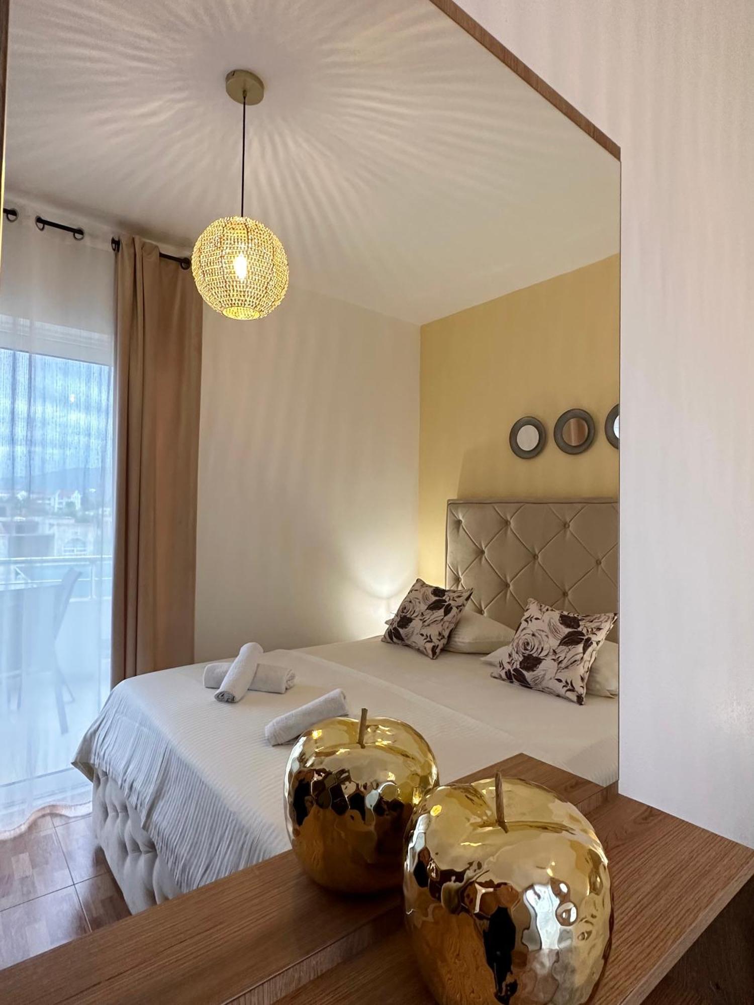 Apartmens Xhenis Lux Улцин Екстериор снимка