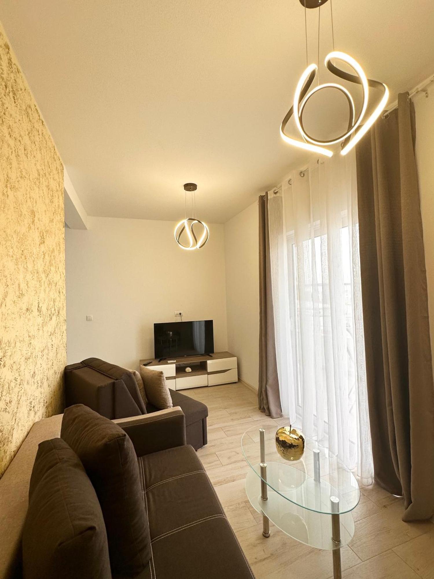 Apartmens Xhenis Lux Улцин Екстериор снимка
