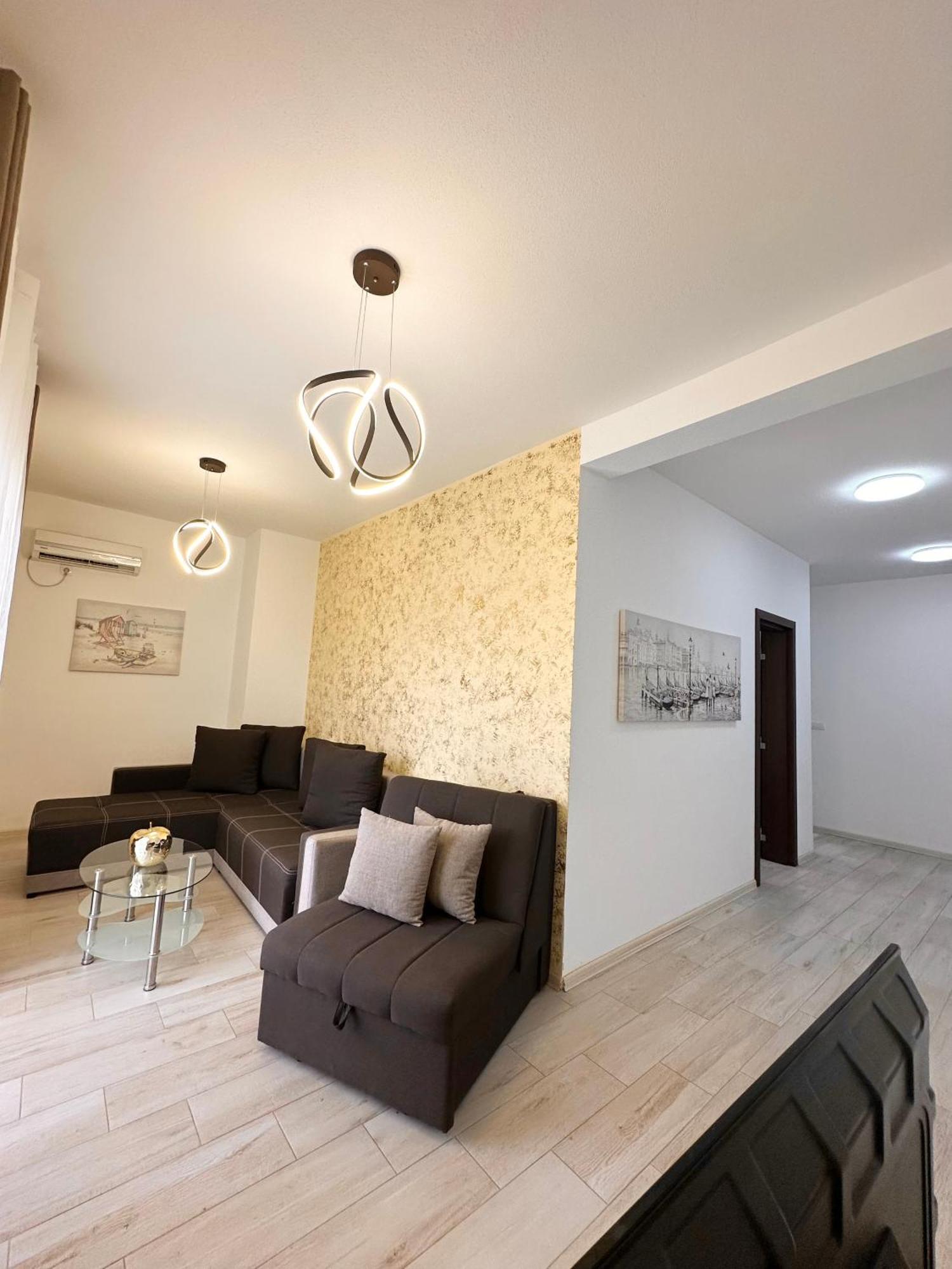 Apartmens Xhenis Lux Улцин Екстериор снимка