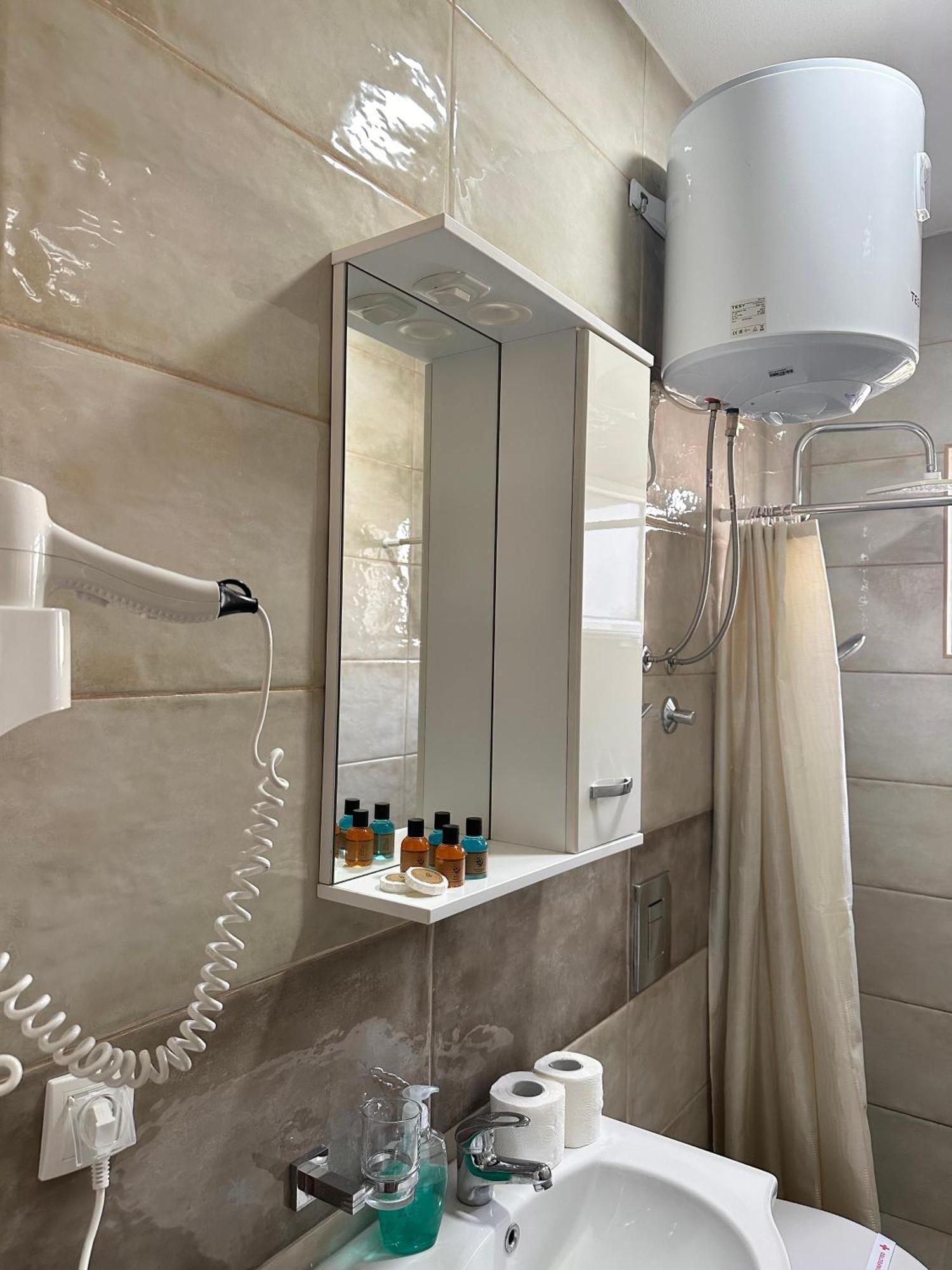 Apartmens Xhenis Lux Улцин Екстериор снимка
