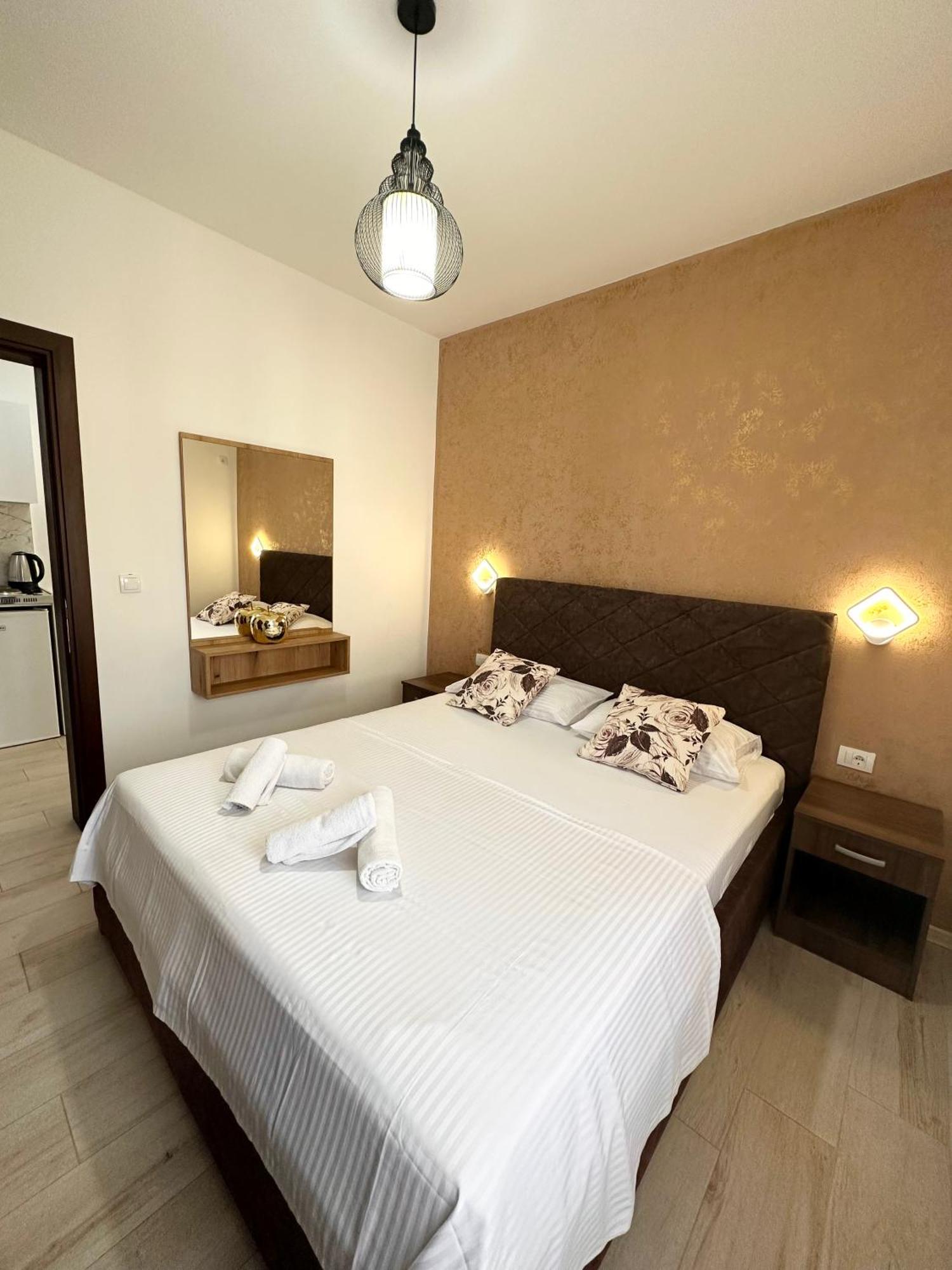 Apartmens Xhenis Lux Улцин Екстериор снимка