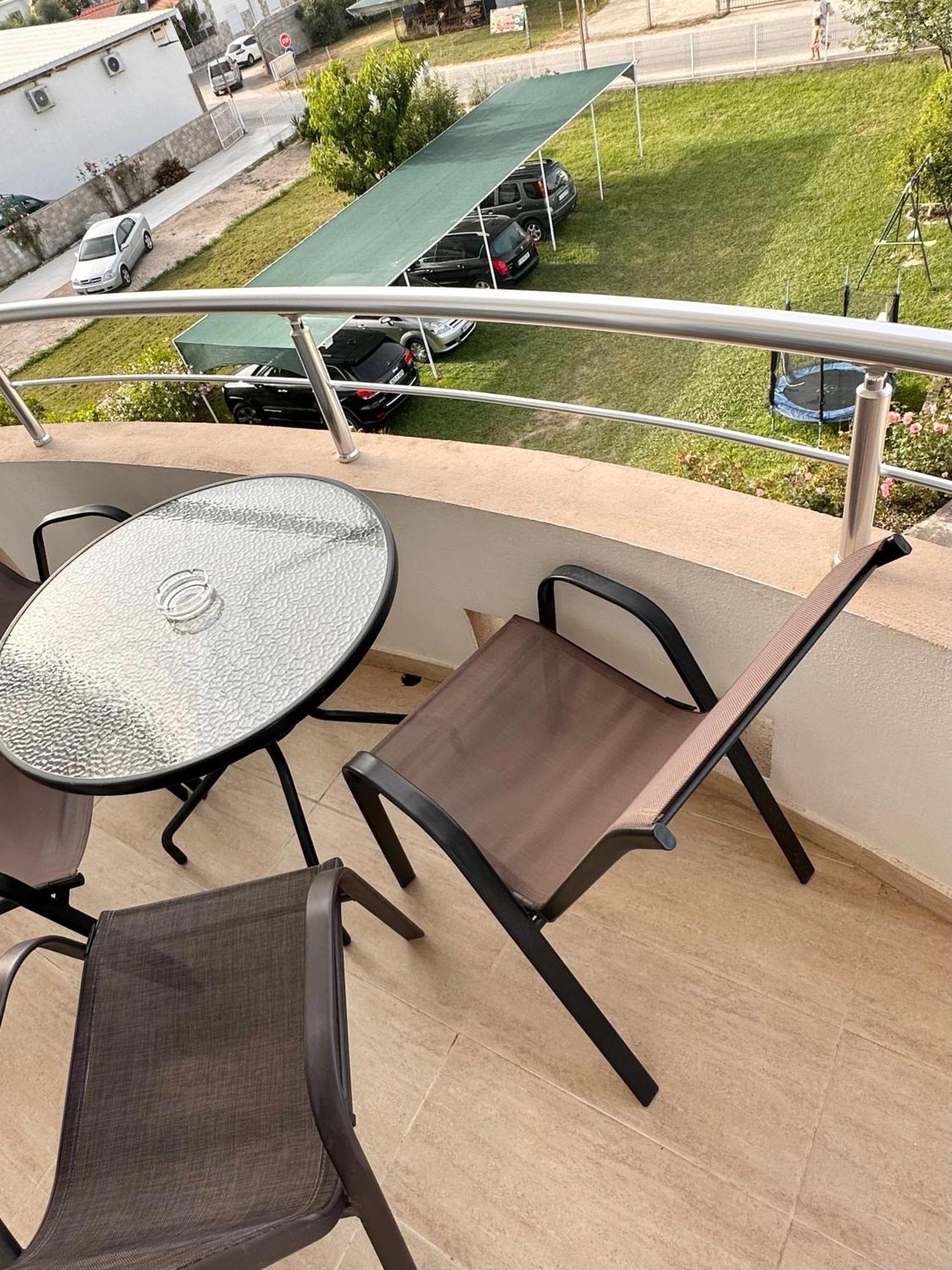 Apartmens Xhenis Lux Улцин Екстериор снимка