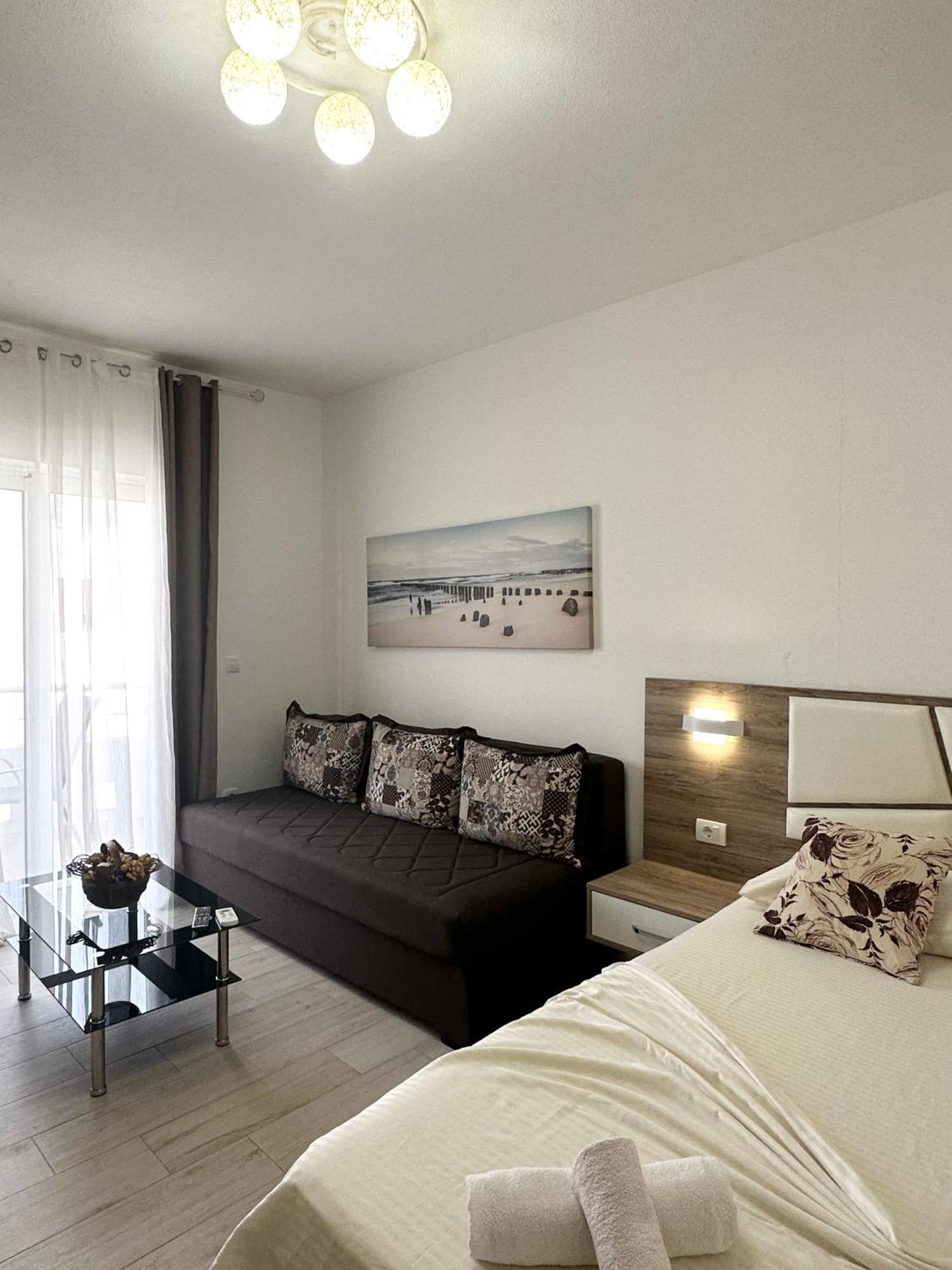 Apartmens Xhenis Lux Улцин Екстериор снимка