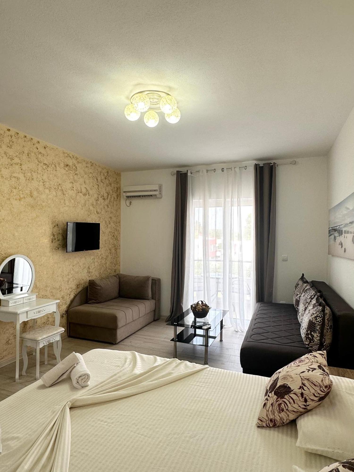 Apartmens Xhenis Lux Улцин Екстериор снимка