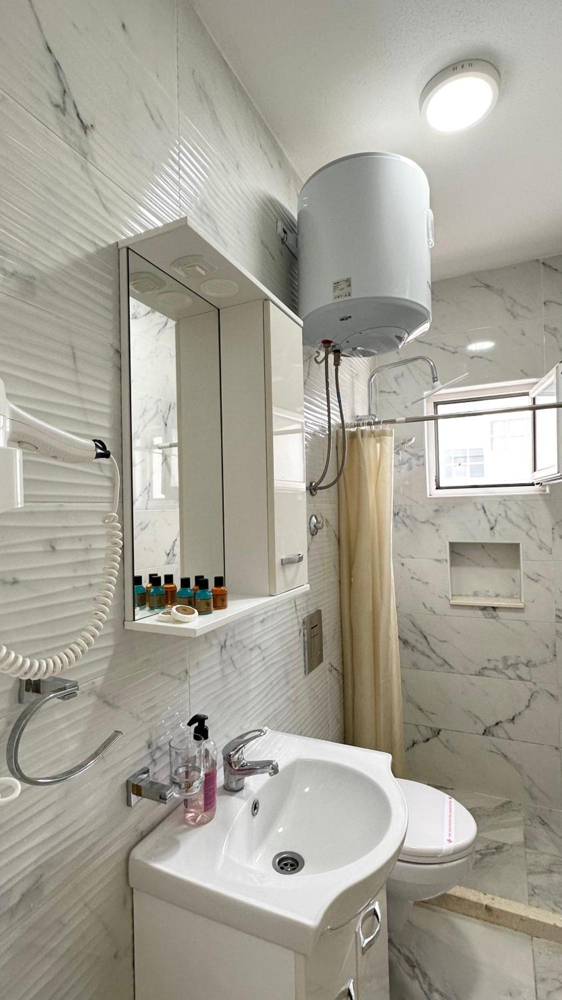 Apartmens Xhenis Lux Улцин Екстериор снимка