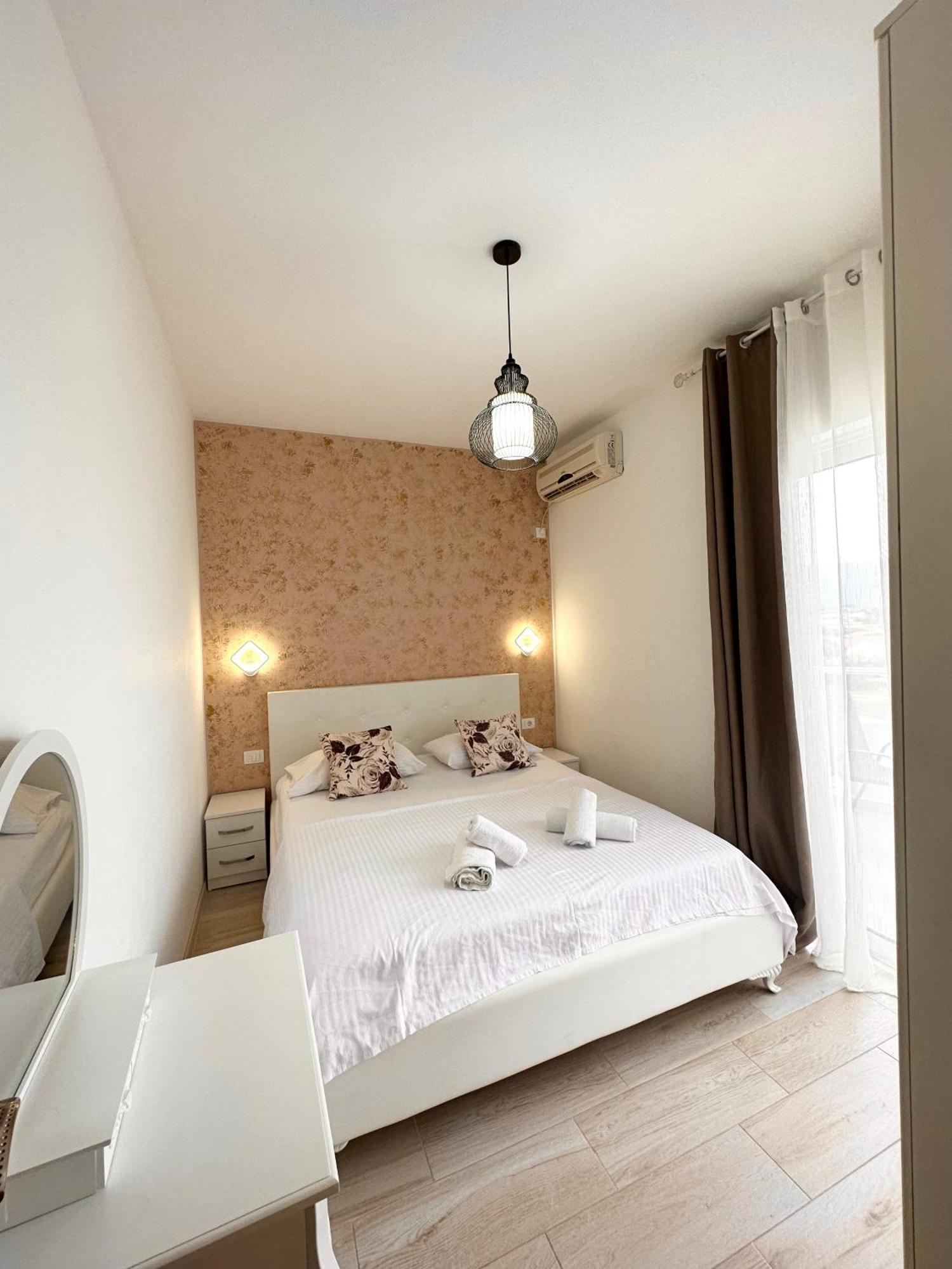 Apartmens Xhenis Lux Улцин Екстериор снимка
