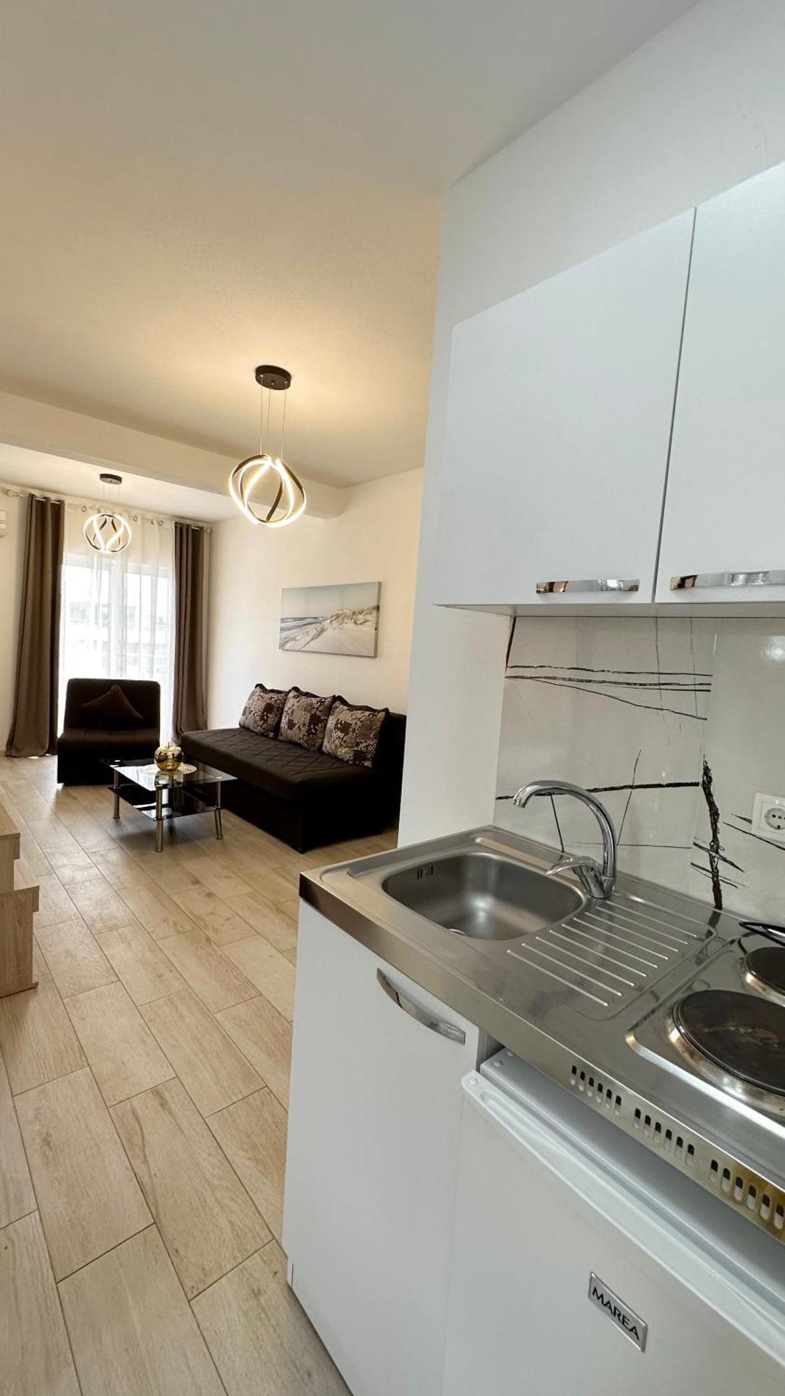 Apartmens Xhenis Lux Улцин Екстериор снимка