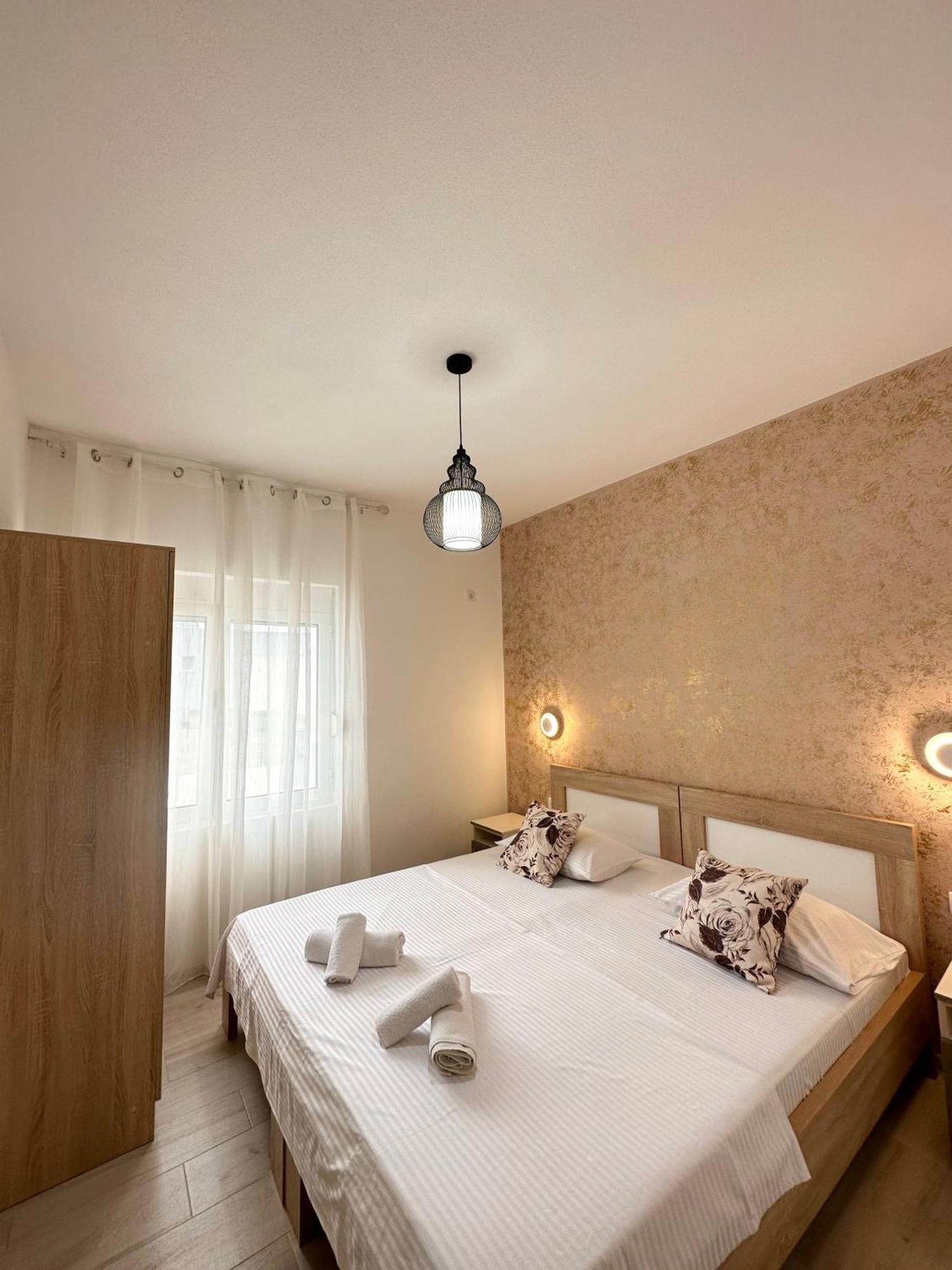 Apartmens Xhenis Lux Улцин Екстериор снимка